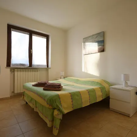 Little Garden 펜션 사르자나